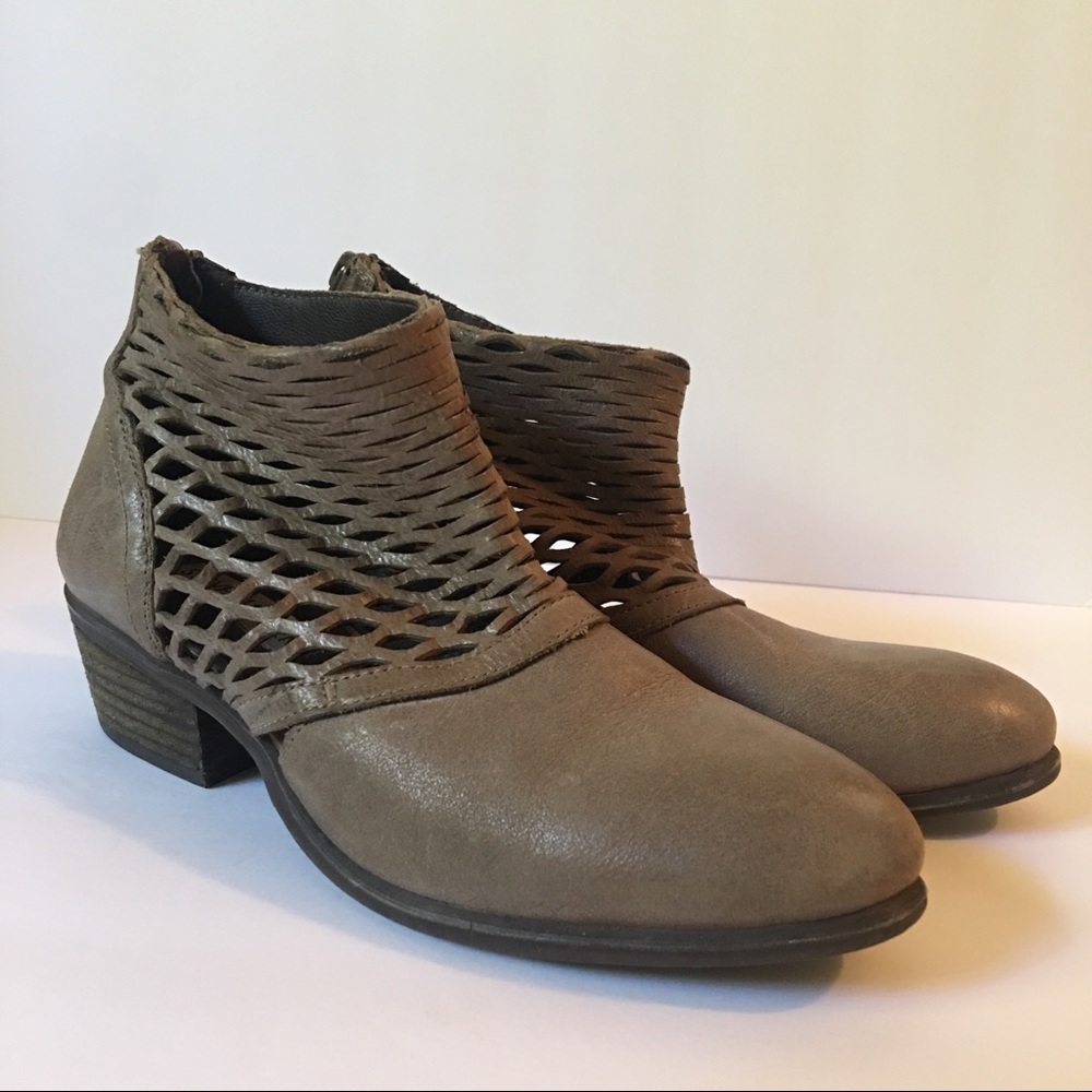 Steve Madden Nevalia Bootie Size 6.5 EUC